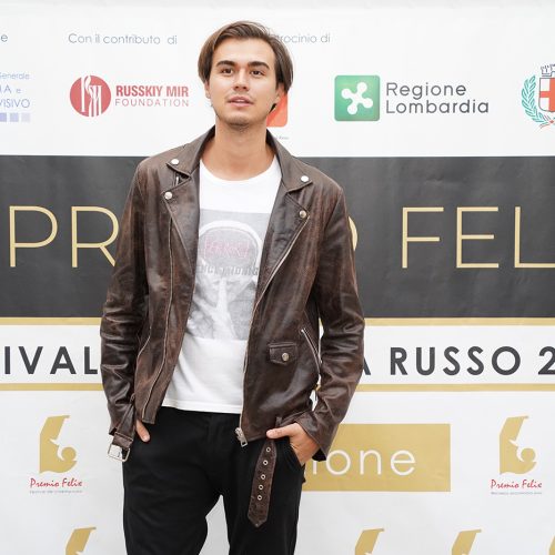 певец Динеле Аццена